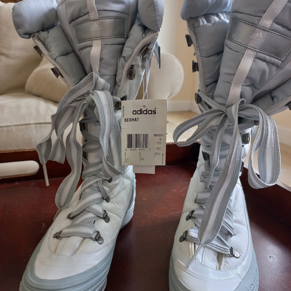 Snow boots
